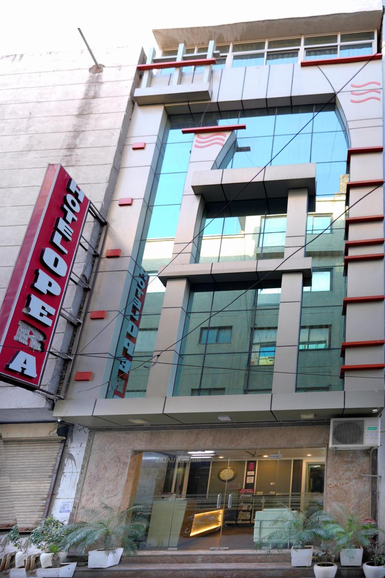 Oppera Delhi Airport Hotel 3*