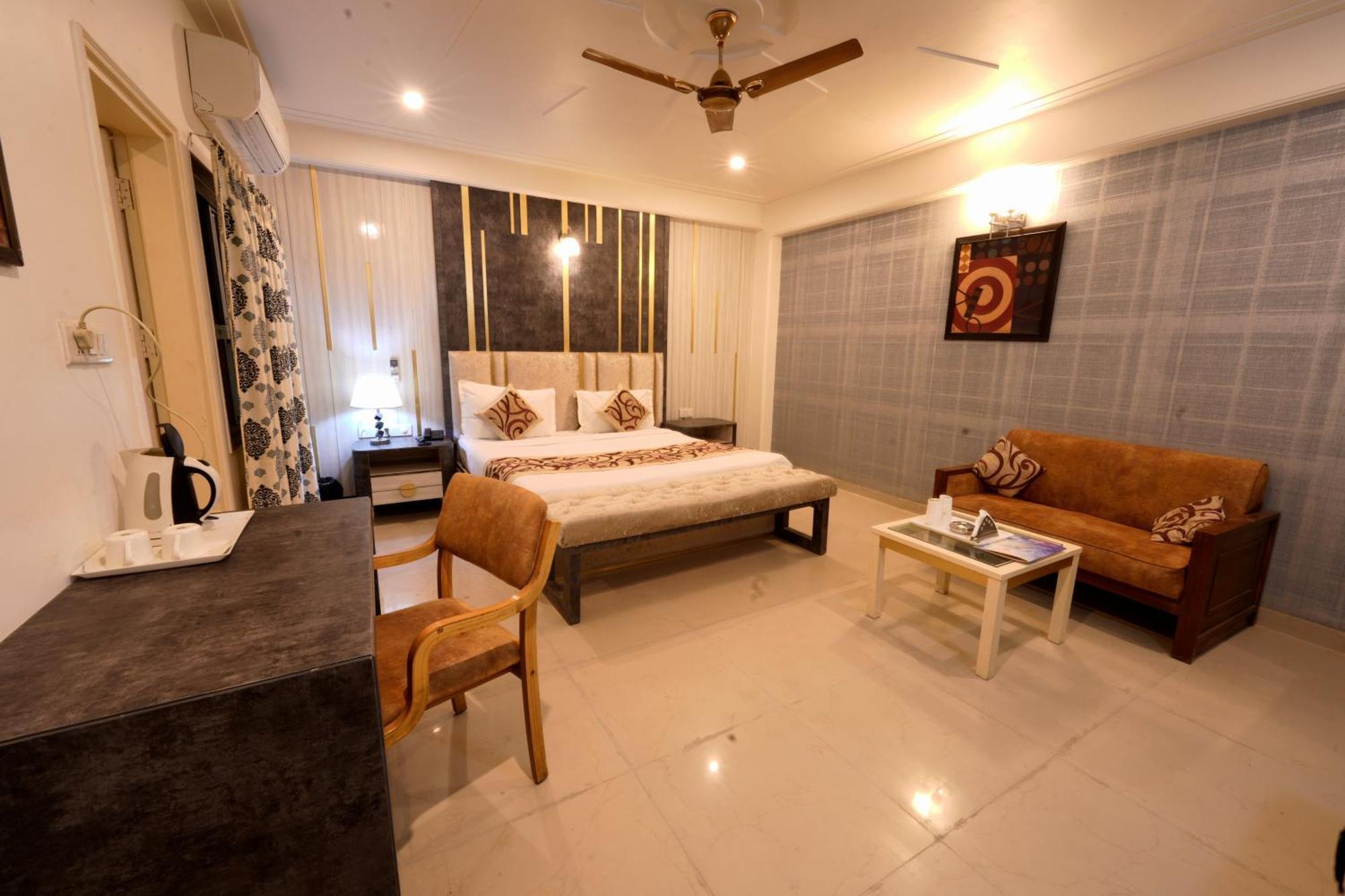 Oppera Delhi Airport 3*