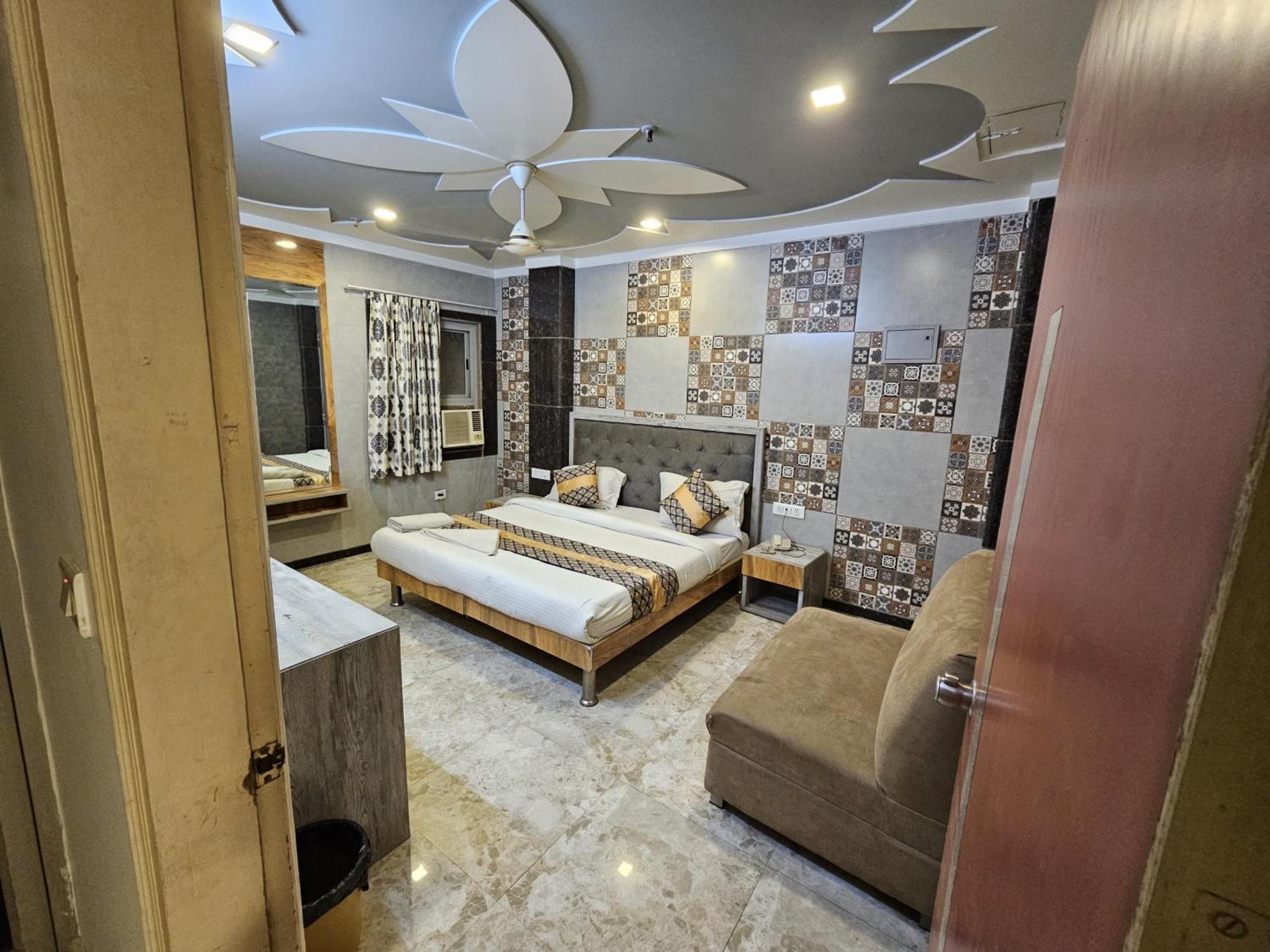 Oppera Delhi Airport 3*